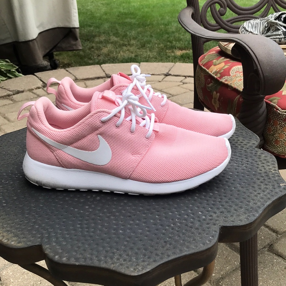 Pink nike roshes